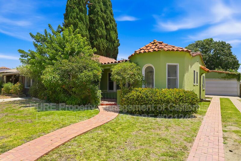Long Beach House: 2256 Maine Ave.