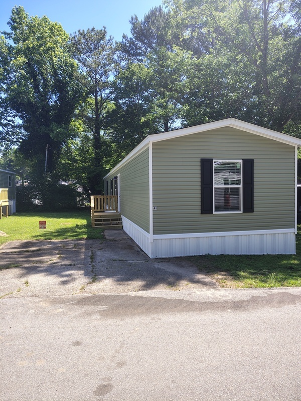 ELLENWOOD House: 33 Club Circle