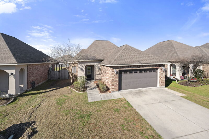 Prairieville House: 37184 Sills Drive
