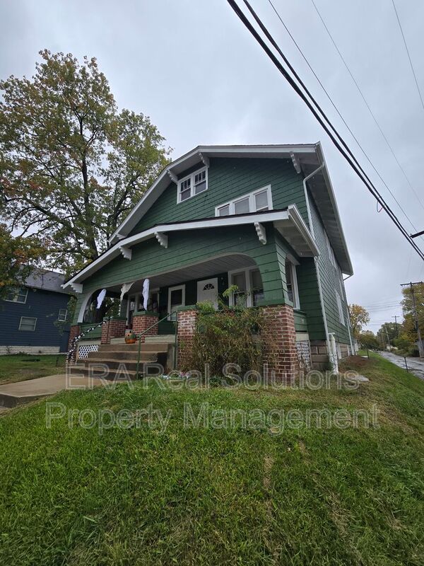 Columbus Condo: 1976 Sullivant Ave