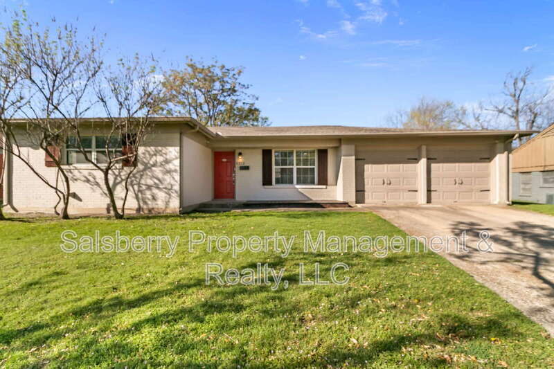 Fort Worth House: 5312 Odessa Avenue
