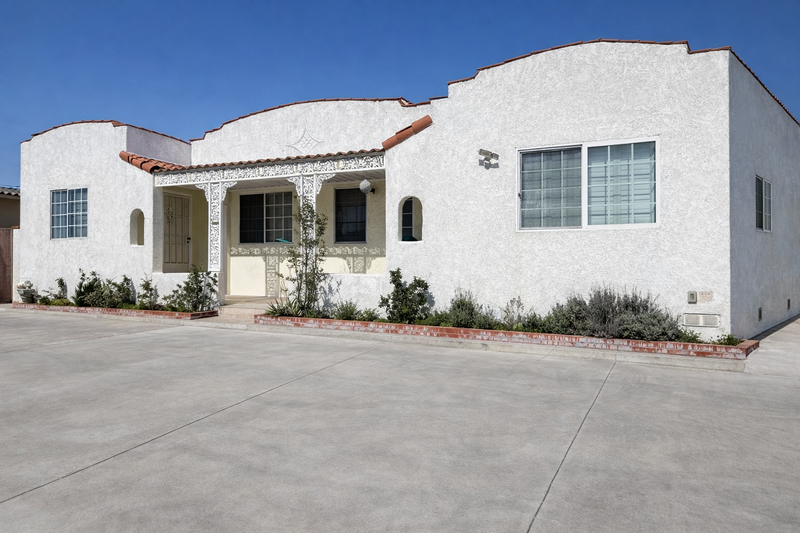 South Gate House: 2515 Illinois Avenue