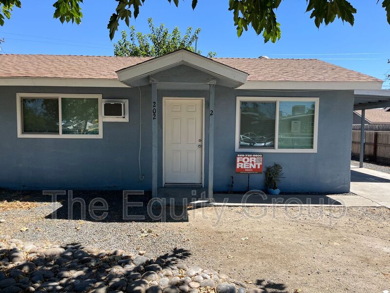 Porterville Condo: 202 S Kessing St