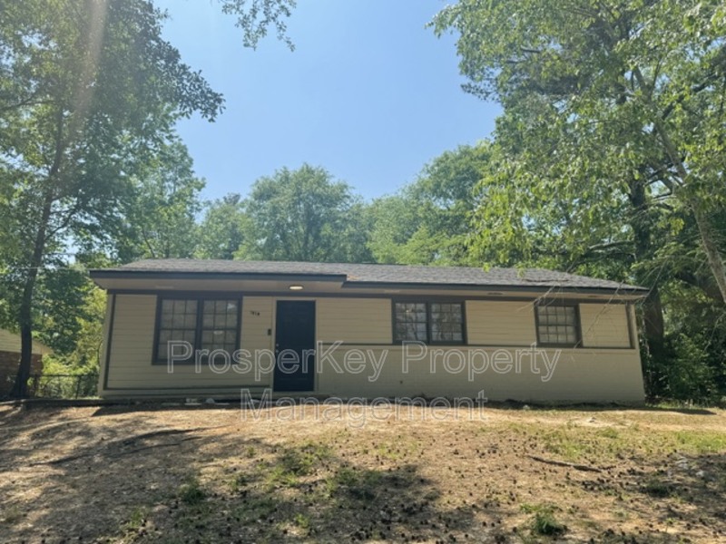 Columbus House: 1519 Baker St