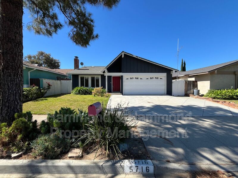 Simi Valley House: 5716 Bloomfield St