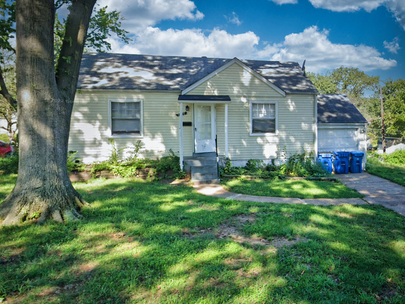 Saint Louis House: 7470 Sharon Dr