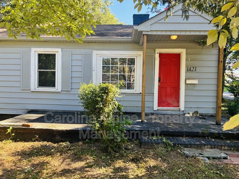 Gastonia House: 1421 W Walnut Ave