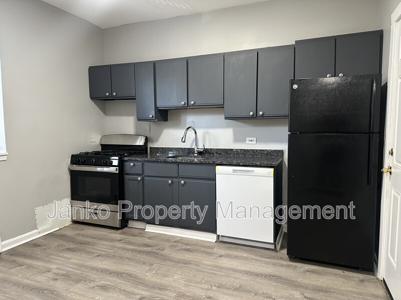 Chicago Condo: 52 N Parkside Ave