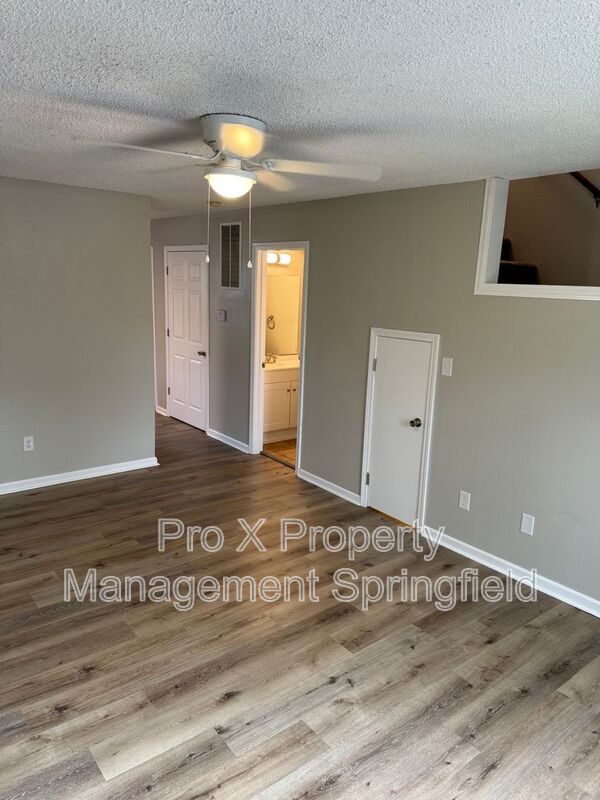 Springfield Townhome: 214 W Madison St