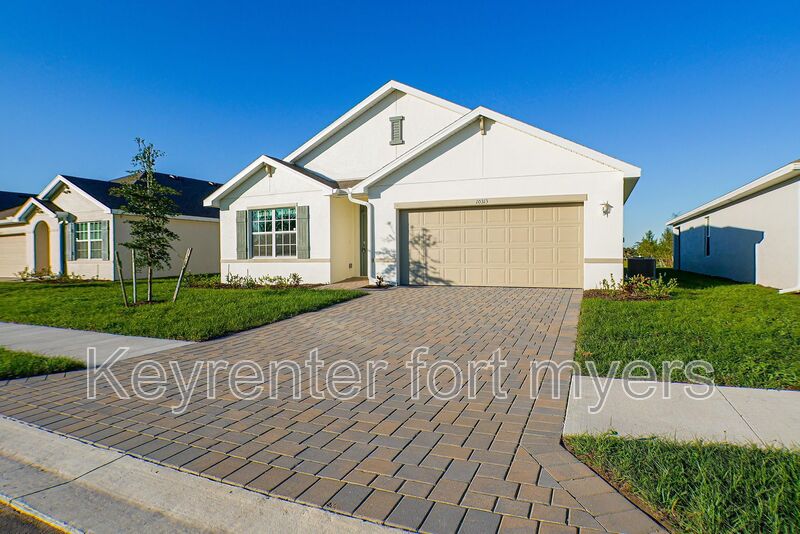 Fort Myers House: 10313 Meandering River Way