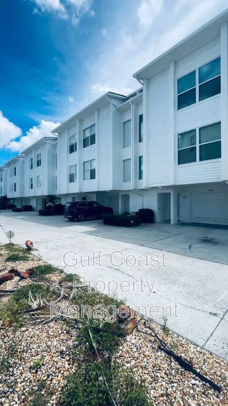 Englewood House: 8238 Harborside Circle