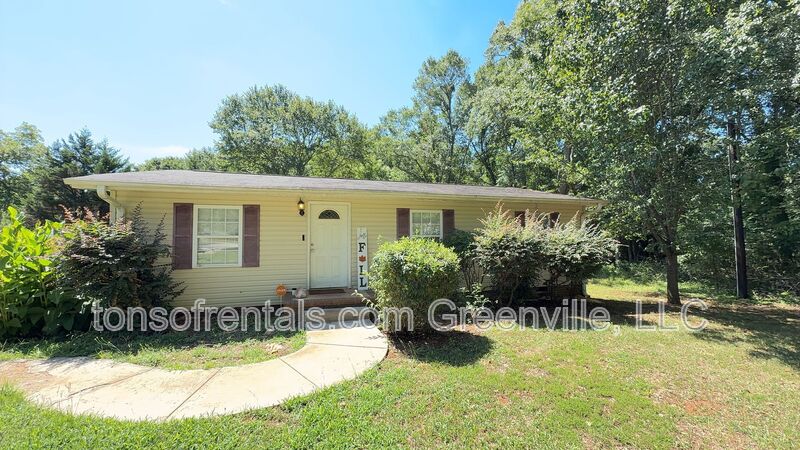 Fountain Inn House: 1501 Howard Drive