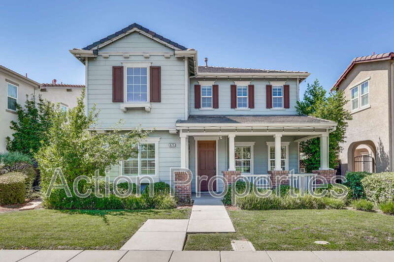 Mountain House House: 675 W Esplanade Dr