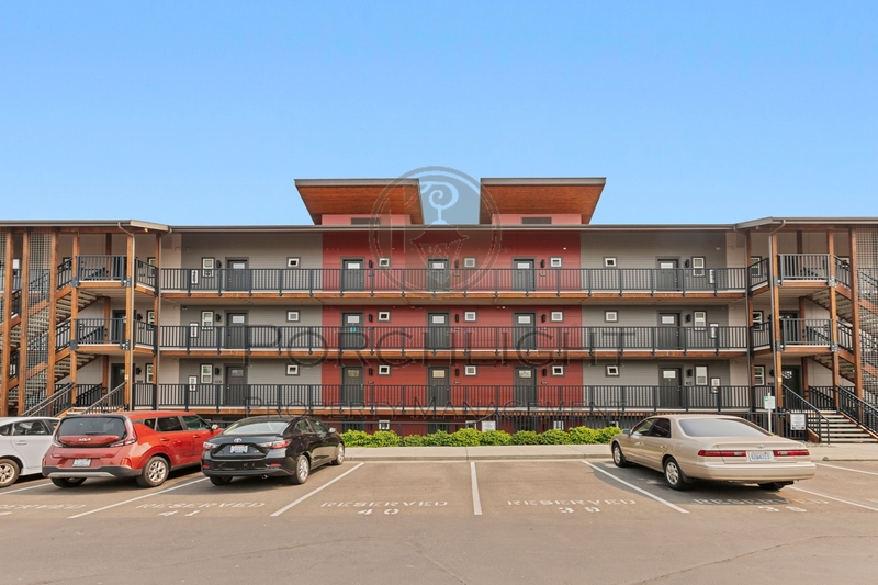Lynden Condo: 1882 Front Street - 1