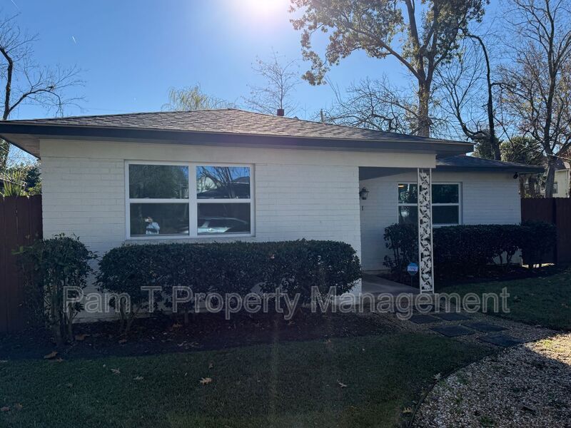 Savannah House: 511 e 32nd Street