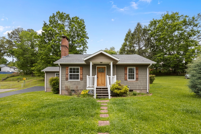 Knoxville House: 2123 Fenwood Drive