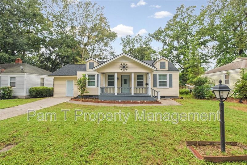 Savannah House: 2411 E 39th St
