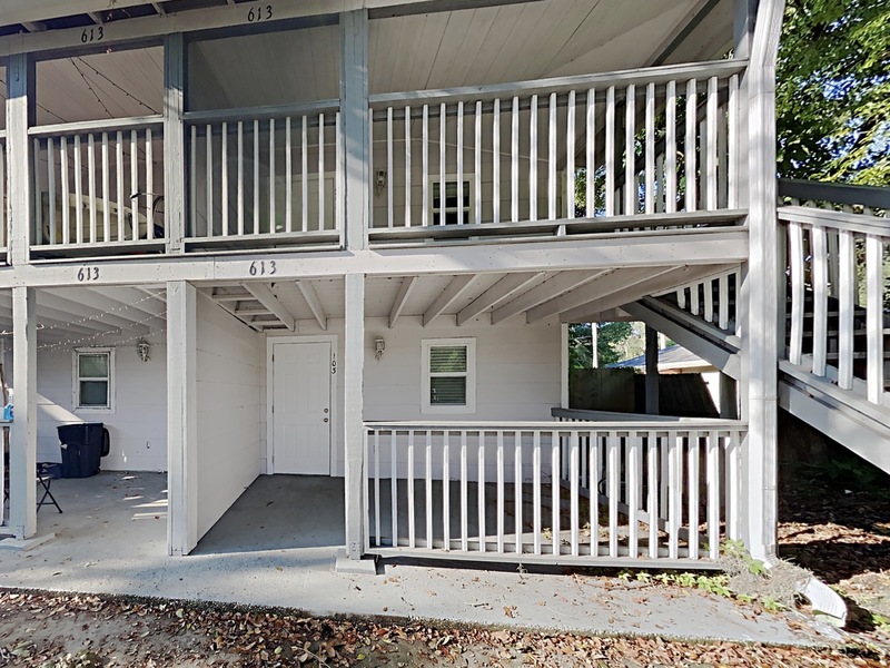 Sanford House: 613 E 2nd St