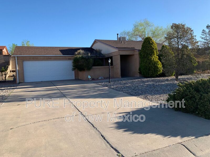 Rio Rancho House: 4556 Platinum Dr NE