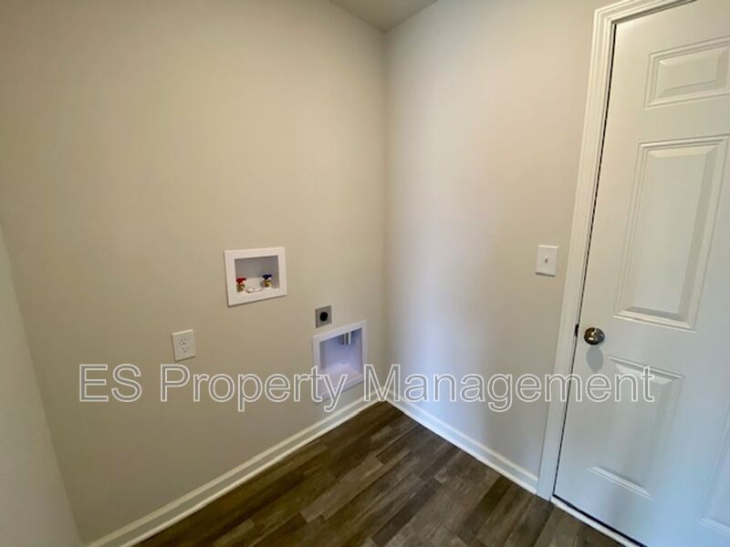 Fantastic 5 Bedroom 3 Bathroom in Muncie! - Photo 36