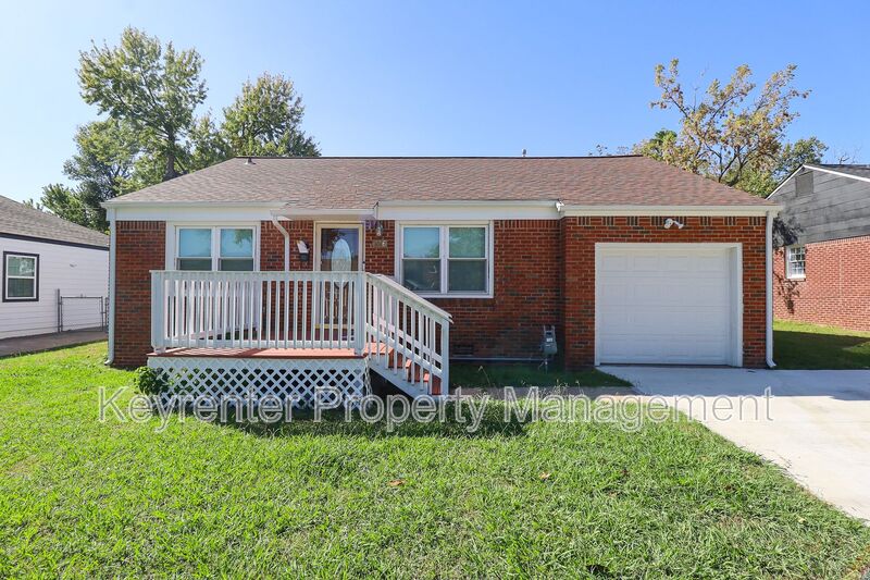 Tulsa House: 736 N Gary Pl