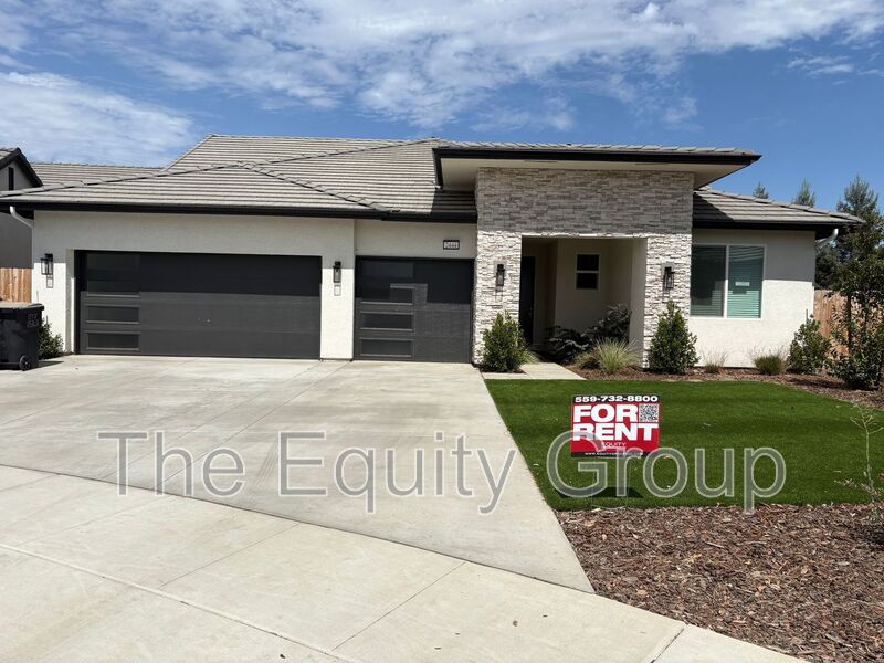 Visalia House: 2444 N Hilton Street