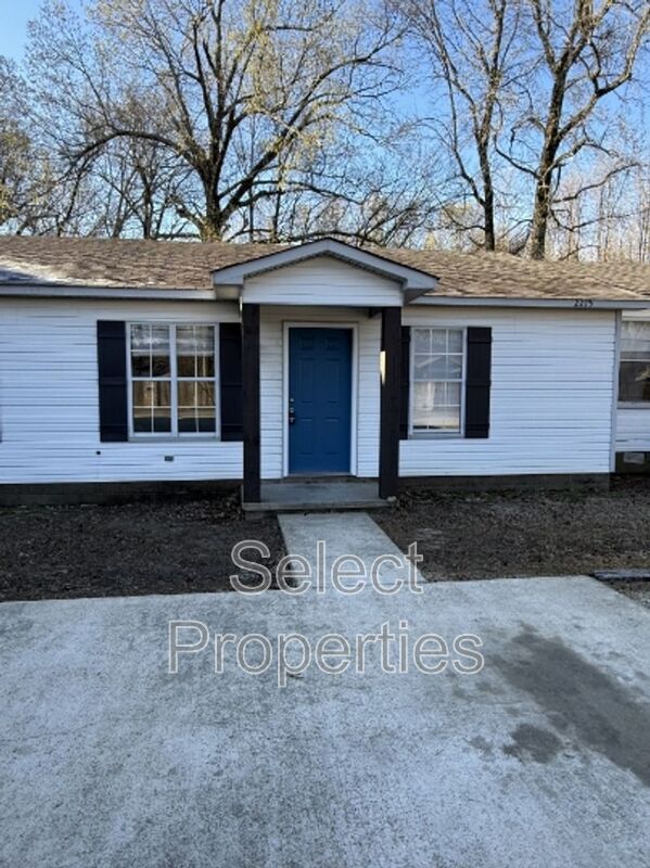 Jonesboro House: 2215 Hurst D