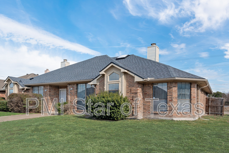 Dallas Condo: 13214 Fall Manor