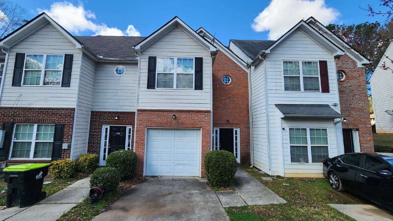 Riverdale House: 385 Brookview Dr