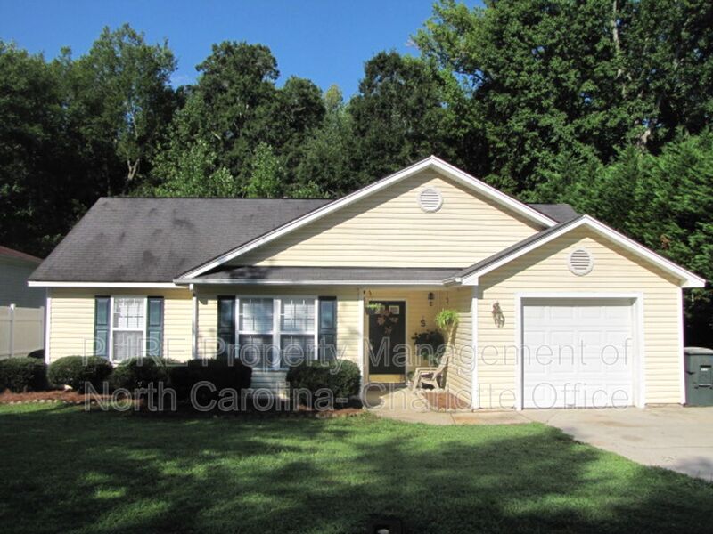 Gastonia House: 3385 Hunting Wood Court