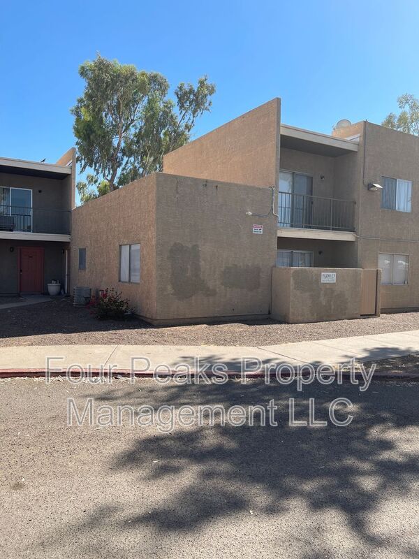 Phoenix House: 2813 E. Paradise Lane