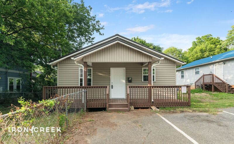 Asheville House: 7 Dundee Street