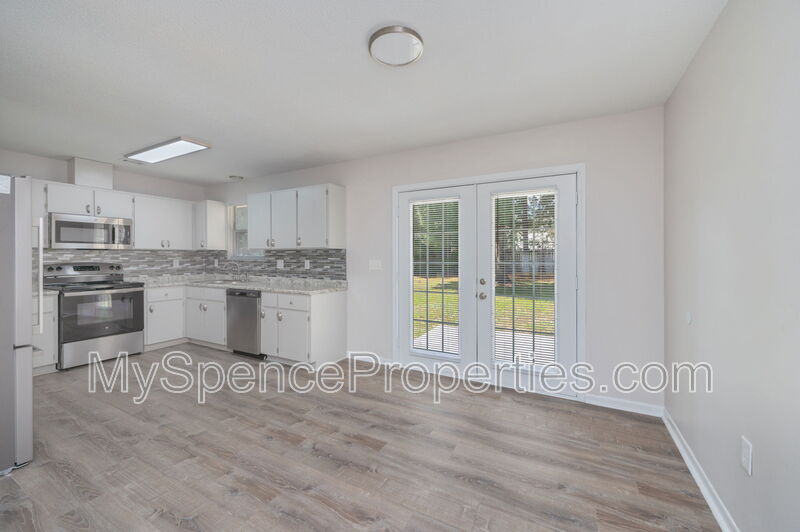 Crestview House: 126 Camellia Place