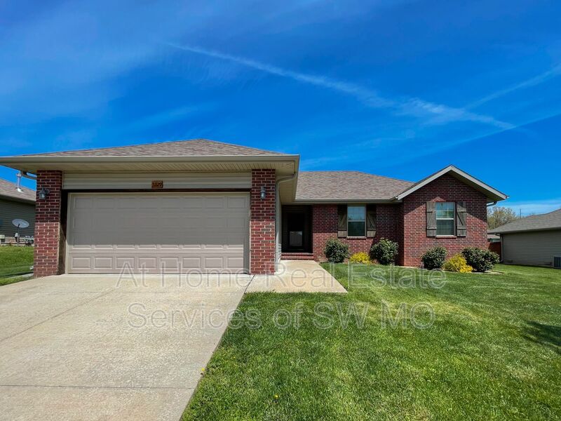 Republic House: 3229 E Liberty St