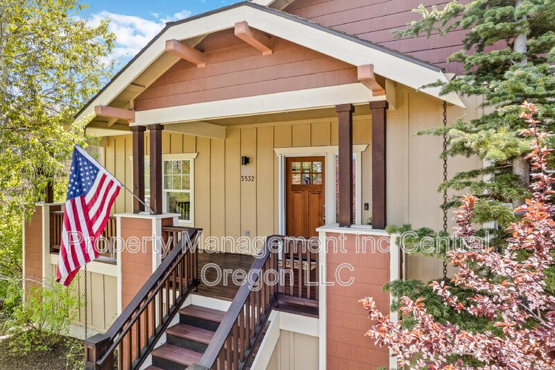 Redmond House: 3532 Southwest Salmon Avenue