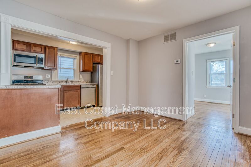 Dundalk House: 214 Center St