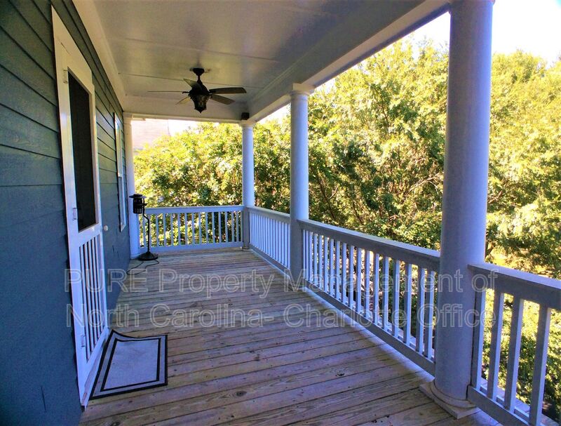 Huntersville House: 14225 Bankside Drive