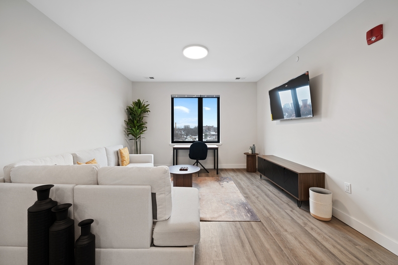 Orange Condo: 72 S Essex Ave, City of Orange, NJ 07050 - 610