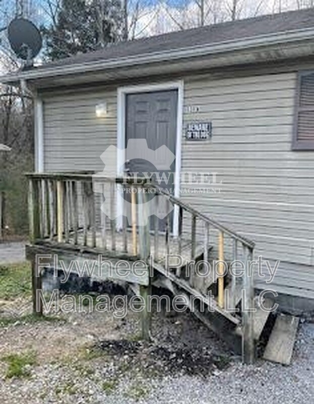Ashland City House: 128B North Poole Street