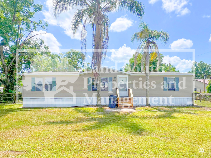 Lakeland House: 3230 J and J Manor Rd