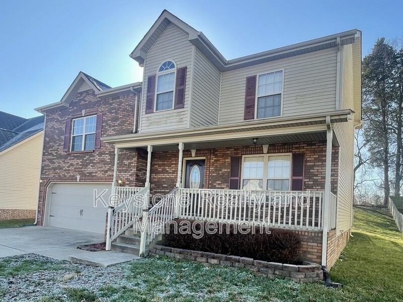 Clarksville House: 1418 Bruceton Drive