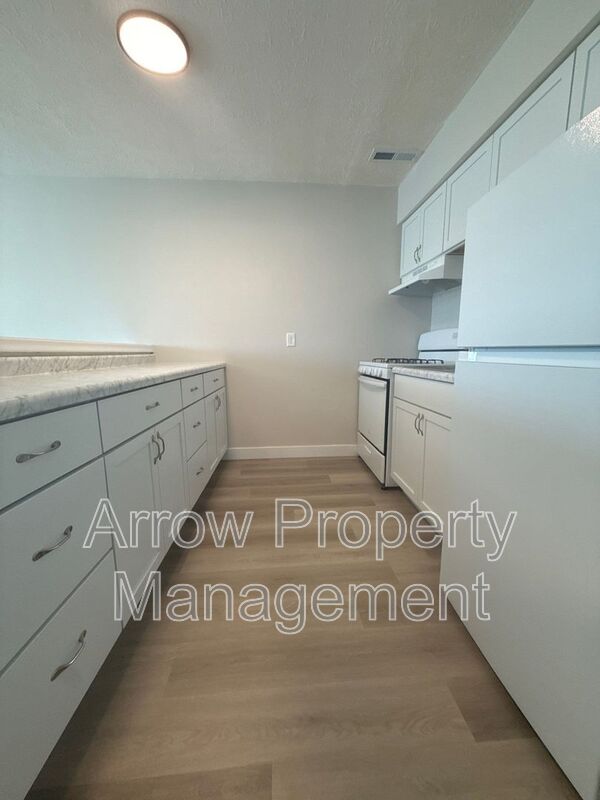 Omaha House: 5703 S 14-7