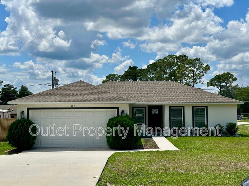Deltona House: 790 W Gaucho Circle