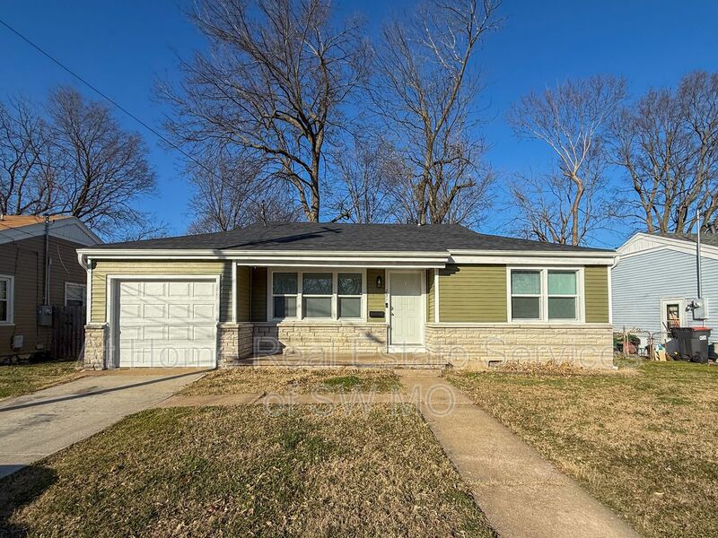 Springfield House: 231 W Whiteside St