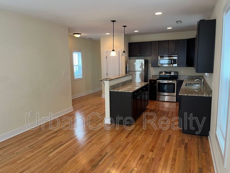 Richmond Condo: 3508 E Clay St