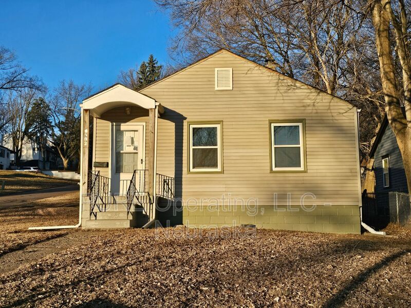 Omaha House: 4602 N 47th St