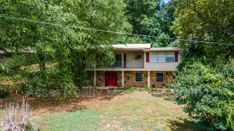 Harriman House: 630 Colonial Drive
