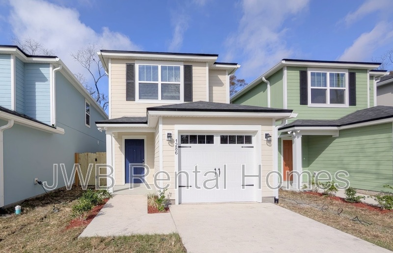 Jacksonville House: 1286 Pangola Dr