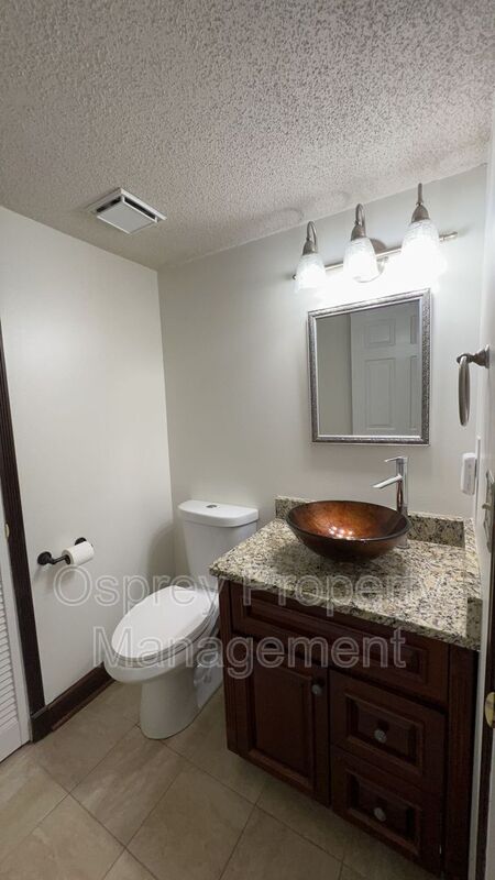 Spacious 4-Bedroom Home with Sunroom! - Photo 20