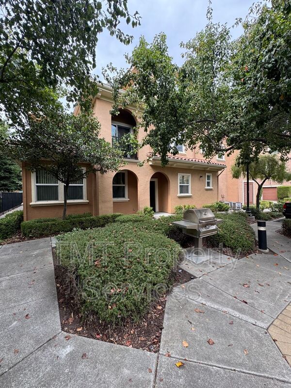 Sacramento House: 4800 Westlake Pkwy